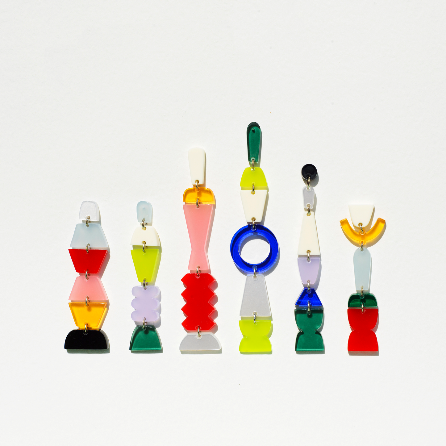 Pendientes inspirados en Memphis Milano Totem